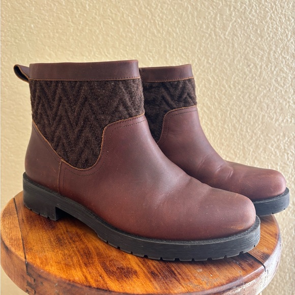 Vionic Weather Resistant Brown Boots - Picture 1 of 3